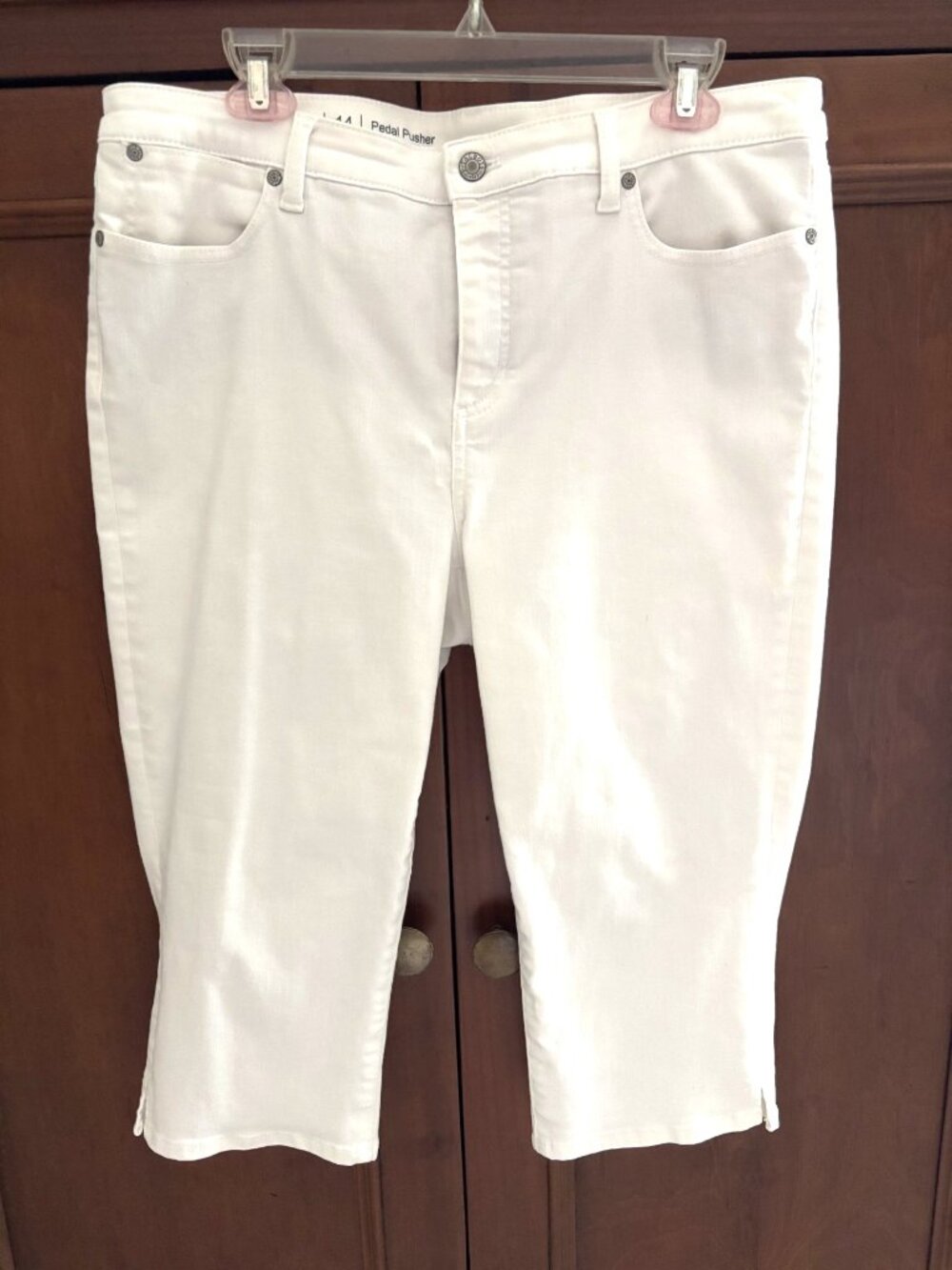 Talbots White Petal Pusher Capri Size 14